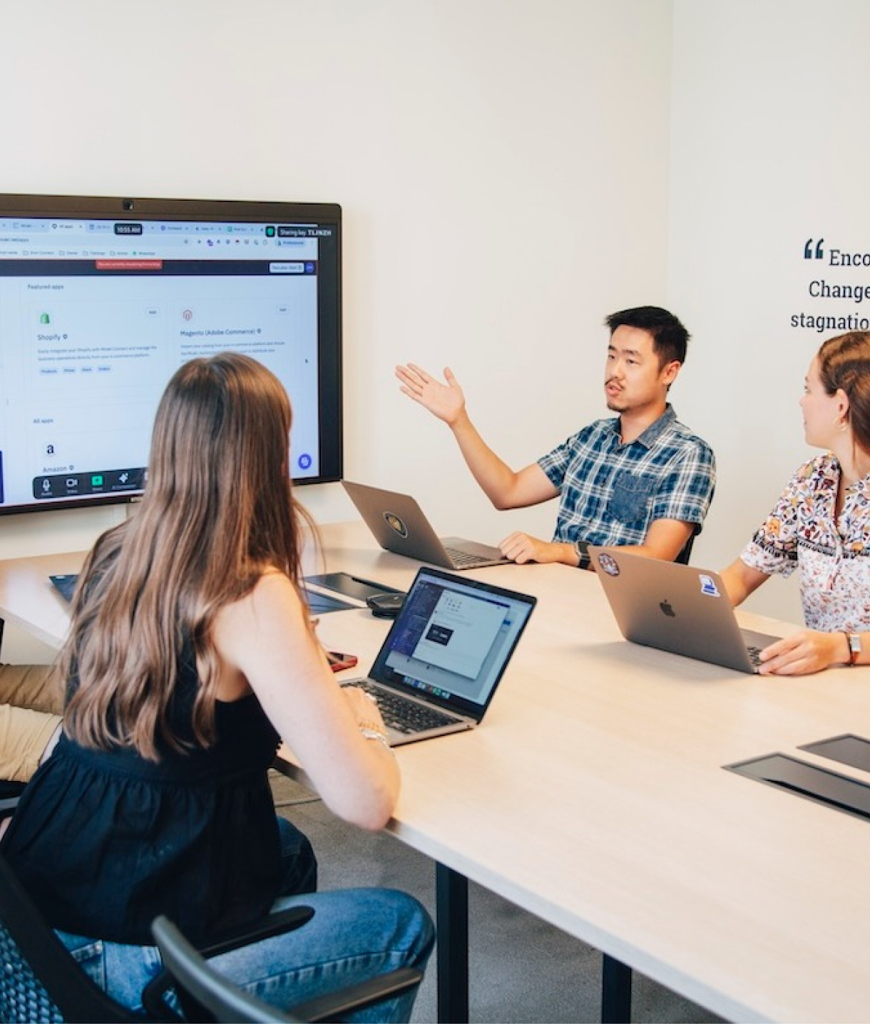Mirakl employees collaborating