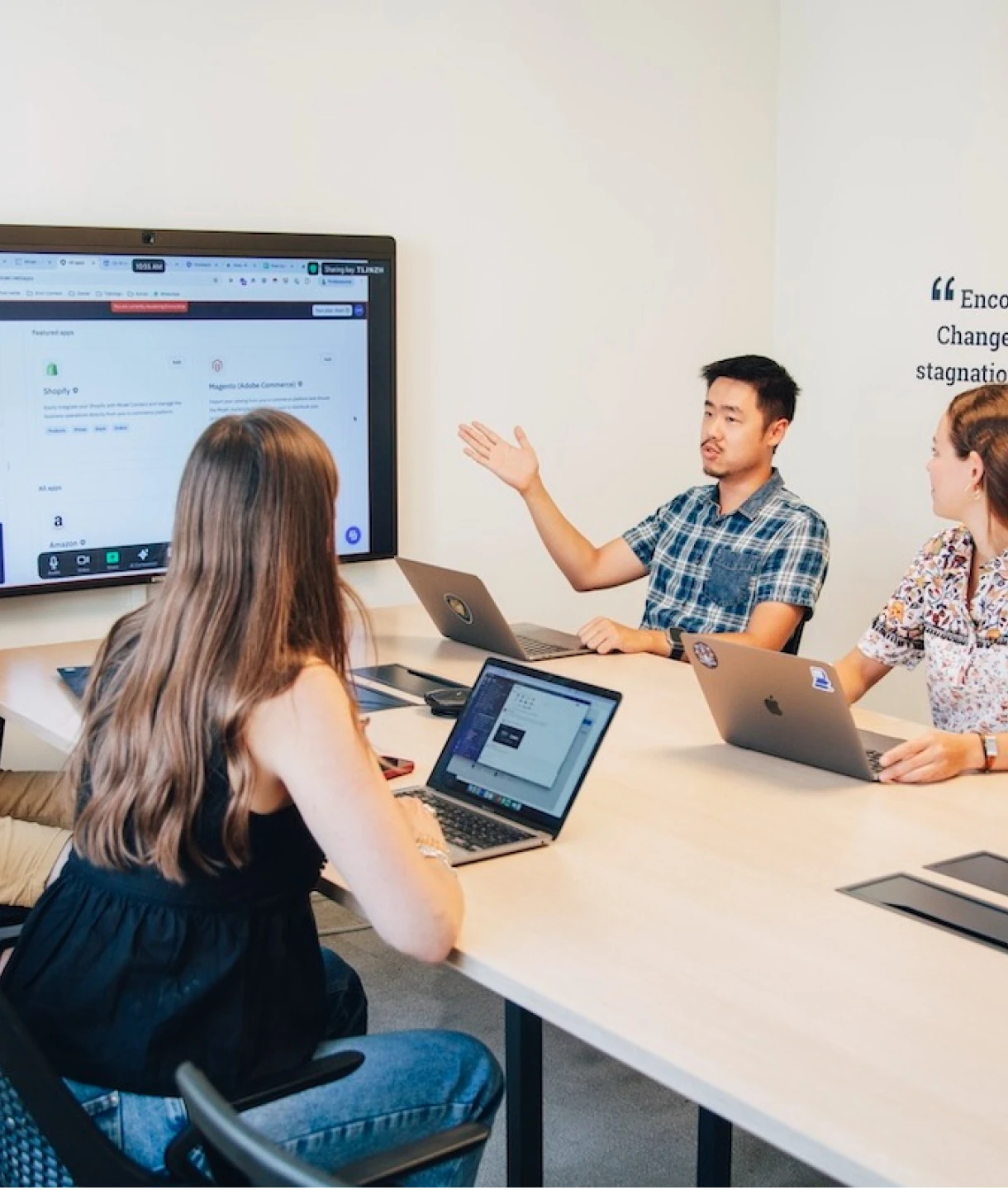 Mirakl employees collaborating